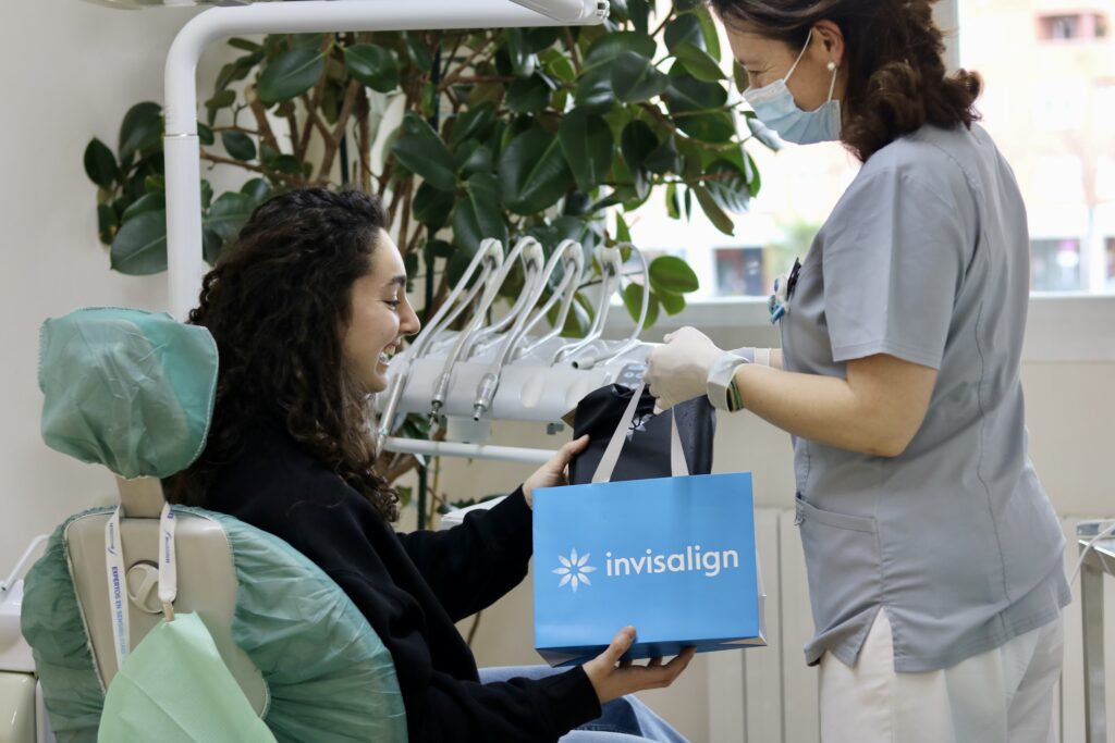 Paciente con dentista Centro dental Heron - dentista en Las Rozas